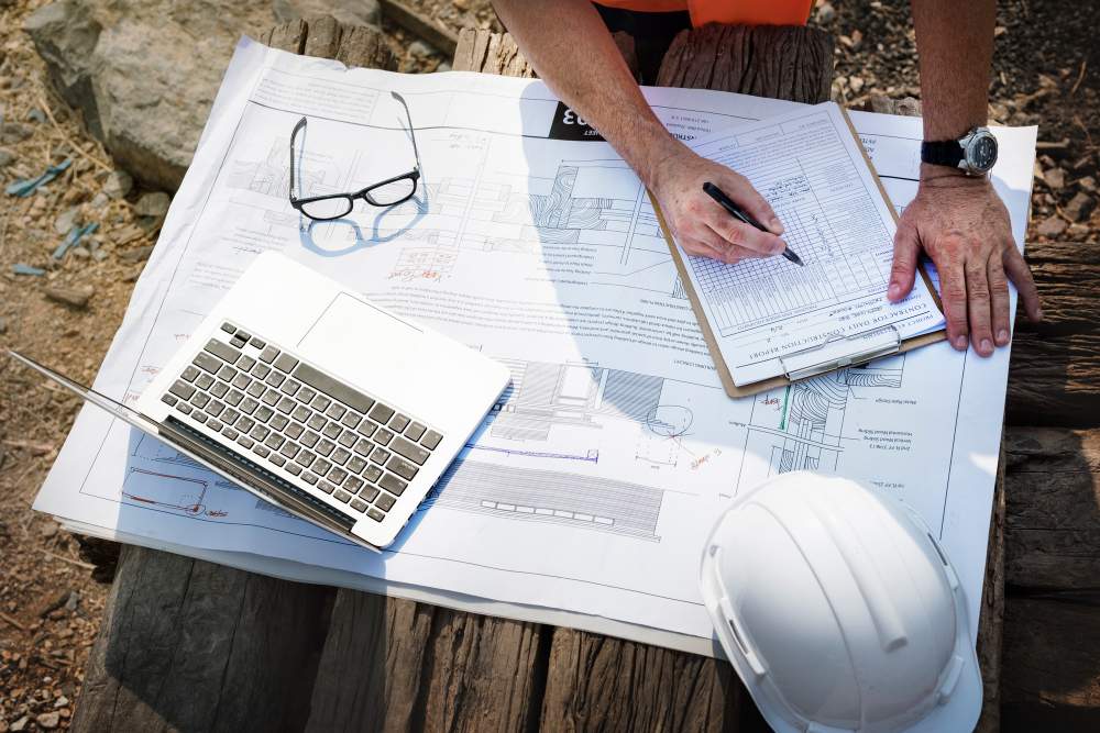 Ingénieur de chantier sur un chantier de construction